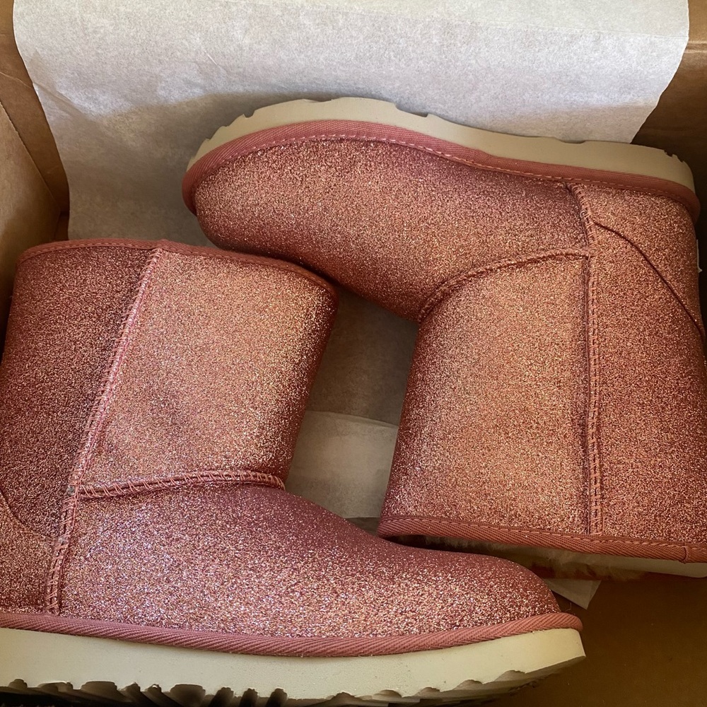 UGG Classic Short II Glitter Snow Boots - Picture 7 of 13